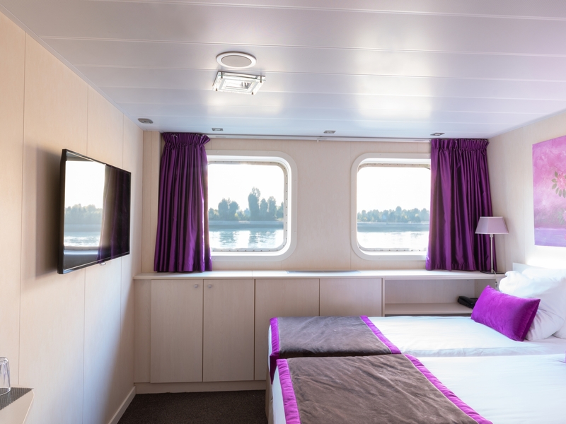 Main Deck 2 Adjustable Twin Beds - Cat. A